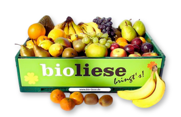 KI generiert: Eine Kiste voller Obst mit der Aufschrift "bioliese bringt’s! www.bio-liese.de".