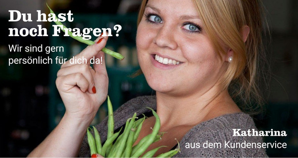 Bild einer Kundenservice Mitarbeiterin mit Text Du hast noch Fragen?