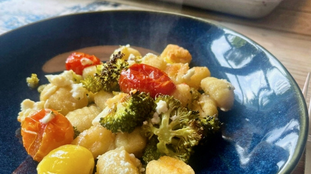 Rezeptbild für Ofen-Gnocchi mit Brokkoli, Kirschtomaten & Feta