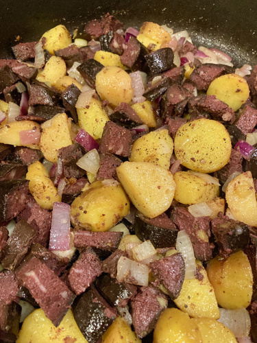 Rezeptbild für Blutwurst-Kartoffel-Pfanne („Blunzengröstl“)