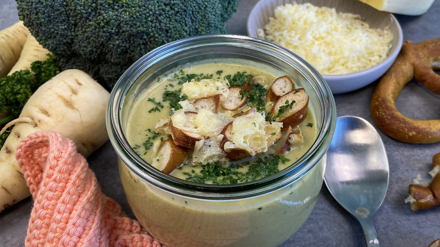 Rezeptbild für Pastinaken-Brokkoli-Cremesuppe