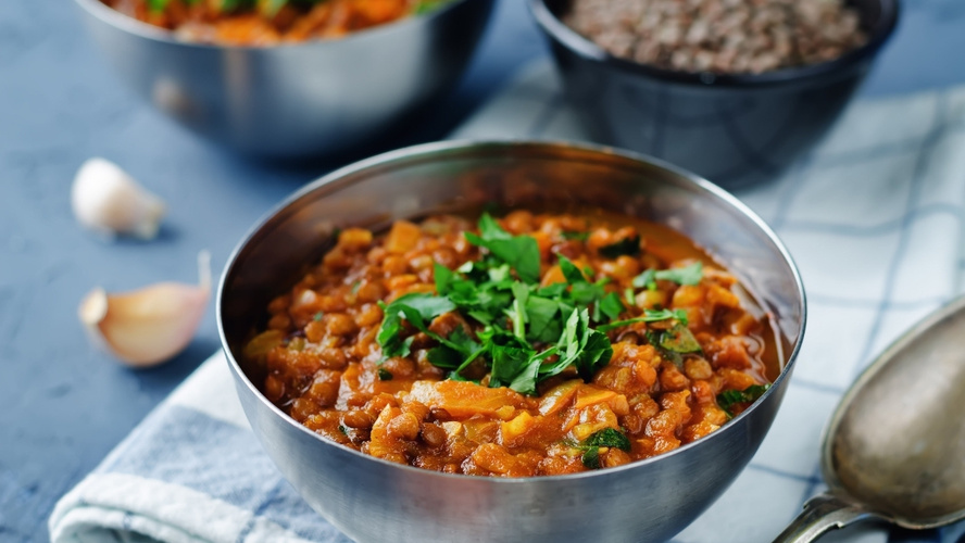 Rezeptbild für Indischer Linseneintopf mit Aubergine und Spitzkohl