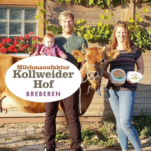 KI generiert: Eine Familie mit einem Rind und Produkten vom Kollweider Hof. Text: "Milchmanufaktur Kollweider Hof BREBEREN".