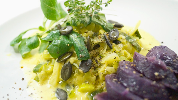 Rezeptbild für Warmer Lauchsalat blauen Salzkartoffeln