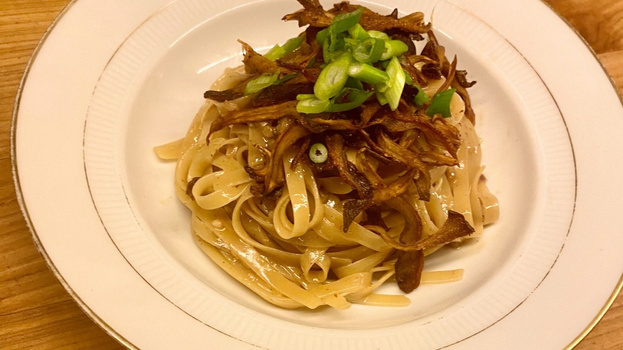 Rezeptbild für Tagliatelle mit knusprigen Austernpilzen in Weißwein-Sahne-Sauce