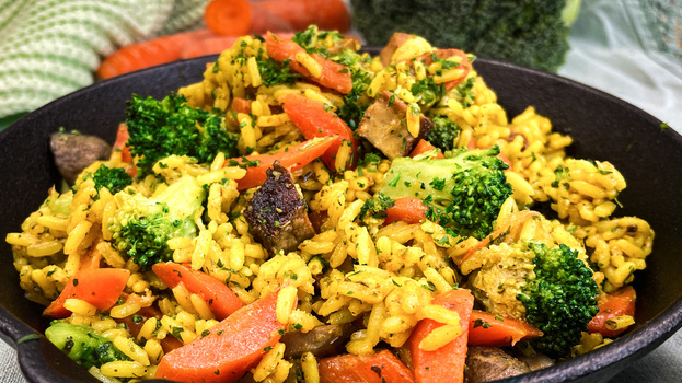 Rezeptbild für Reispfanne mit Brokkoli und Möhren (vegan)