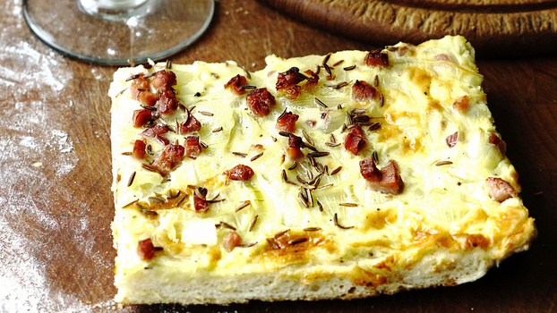 Rezeptbild für Zwiebelkuchen mit  Hefeteig