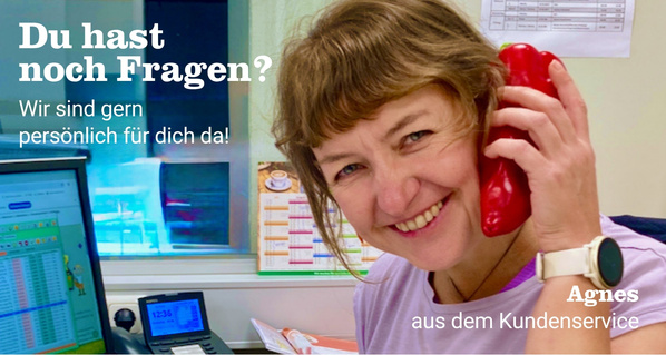Bild einer Kundenservice Mitarbeiterin mit Text Du hast noch Fragen?