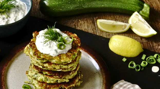 Rezeptbild für Zucchini-Puffer mit Tsatsiki