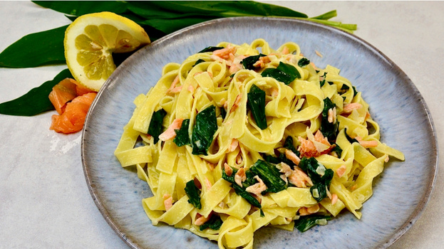 Rezeptbild für Bärlauch-Tagliatelle mit Räucherlachs