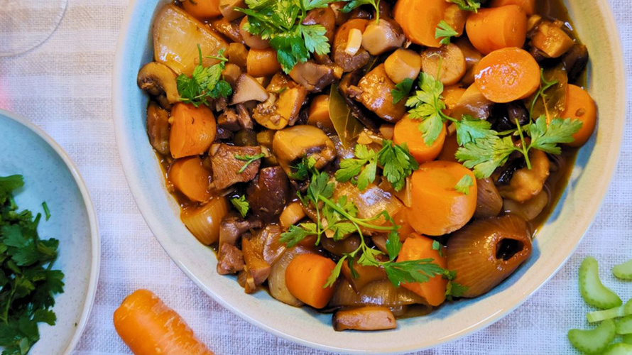 Rezeptbild für Pilzgulasch à la bourguignonne