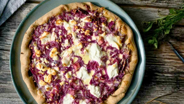 Rezeptbild für Rotkohl-Quiche mit Fetakruste