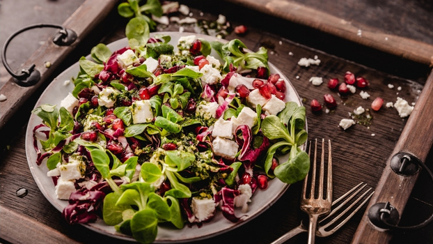 Rezeptbild für Honig-gratinierter Feta mit Feldsalat & Granatapfel 